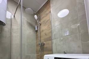 Shower, free toiletries, hair dryer, slippers - Sea view apartment Rijeka-free parking-6 people (Rijeka)