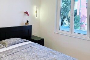 2 bedrooms, iron/ironing board, WiFi, bed sheets