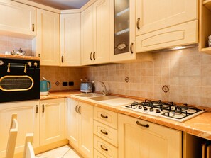 Fridge, oven, dishwasher, cookware/dishes/utensils