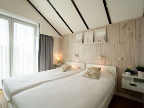 1 bedroom, travel crib, free WiFi