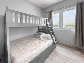 5 Schlafzimmer, Schreibtisch, WLAN, Bettwäsche