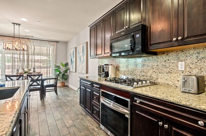6BD/3BA/ Villa/10Beds/ Grill /NearUCR/Large Space/clean/outdoor furniture