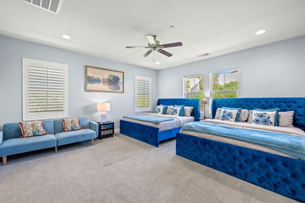 5 habitaciones, tabla de planchar con plancha y wifi