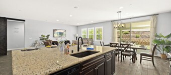 6BD/3BA/ Villa/10Beds/ Grill /NearUCR/Large Space/clean/outdoor furniture