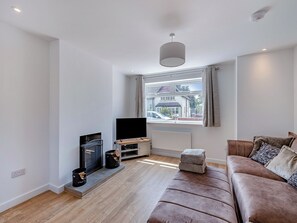 TV, fireplace - 3 bedroom accommodation in Deal (Deal)