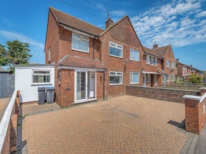 Exterior - 3 bedroom accommodation in Deal (Deal)