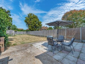 Outdoor dining - 3 bedroom accommodation in Deal (Deal)