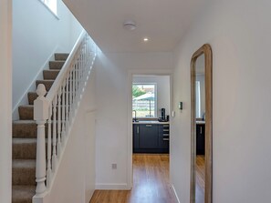 المنشأة من الداخل