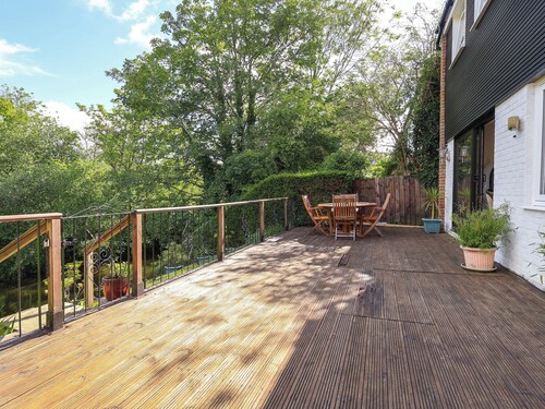 3 bedroom accommodation in Hungerford