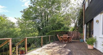 3 bedroom accommodation in Hungerford