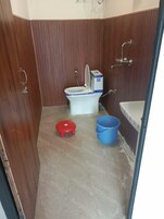 Ducha, toallas, jabón, shampoo