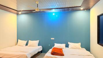 Deluxe Single Room, 2 Double Beds, Mountain View