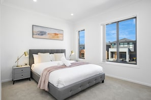 5 bedrooms, iron/ironing board