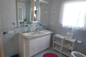 Shower, hair dryer, towels - Wonderful villa with breathtaking seaview (Teulada)