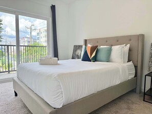 1 bedroom, iron/ironing board, WiFi, bed sheets - Modern Condo in Old Fourth Ward (Atlanta)