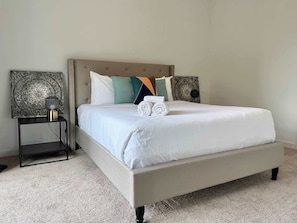 1 bedroom, iron/ironing board, WiFi, bed sheets - Modern Condo in Old Fourth Ward (Atlanta)