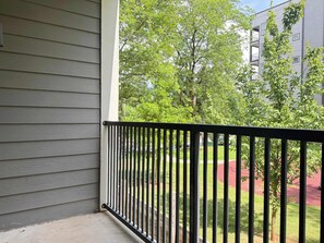 Property grounds - Cozy Condo in Old Fourth Ward Atlanta (Atlanta)