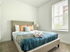 1 bedroom, iron/ironing board, WiFi, bed sheets - Cozy Condo in Old Fourth Ward Atlanta (Atlanta)