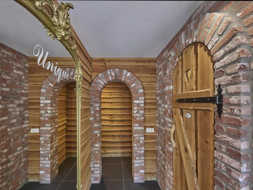 Nice spacious house with a sauna and steam room