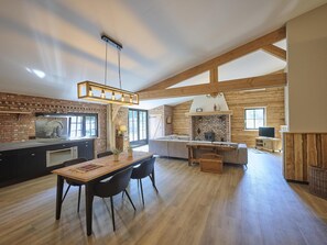 TV - Nice spacious house with a sauna and steam room (Hulsel)