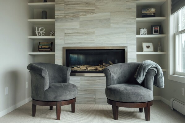 TV, fireplace