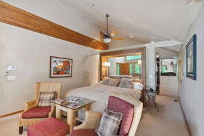 4 bedrooms, desk, iron/ironing board, travel crib