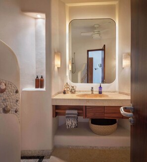 Hair dryer, towels - Organic Luxury Getaway for Two (La Majahua)