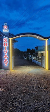 Vista frontal de la propiedad