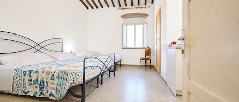 1 makuuhuone, ilmainen Wi-Fi, vuodevaatteet