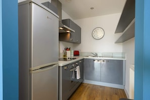 Kühlschrank, Ofen, Herdplatte, Toaster