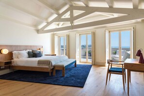 3 bedrooms, desk, iron/ironing board, travel crib