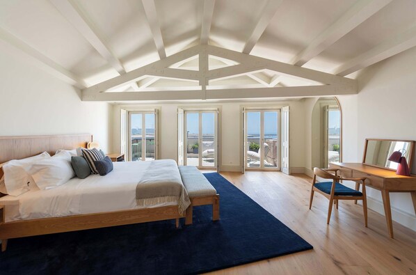 3 bedrooms, desk, iron/ironing board, travel cot