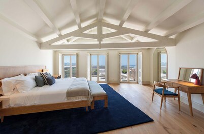 Oceanfront Villa, Near Porto Historical Centre