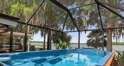 Welcoming ‘Little Blue Lakehouse’ in Crystal River