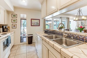Stovetop, coffee/tea maker, toaster, cookware/dishes/utensils - 2 Mi to Galleta Meadows: Desert Golf Retreat! (Borrego Springs)