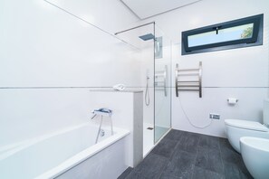 Shower, bidet, towels