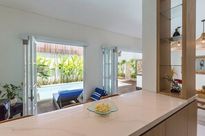 Vila superluxo, 3 quartos, piscina particular | Vista para o jardim