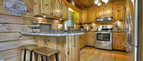 ثلاجة، ميكروويف، فرن، موقد طهي مسطح