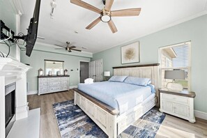 4 Schlafzimmer, Schreibtisch, Bügeleisen/Bügelbrett, Reisekinderbett