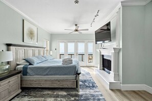 4 bedrooms, desk, iron/ironing board, travel cot