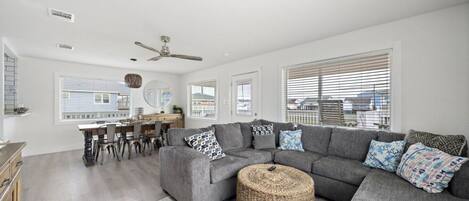 Smart-TV, Videospiele, Tischfußball, Bücher