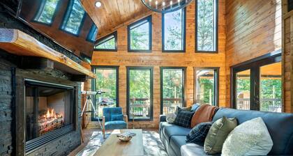Sleeps 6~Sauna~Hot Tub~Putt Putt~Dogs Welcome