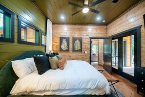 2 多间卧室、办公桌、熨斗/熨衣板、旅行婴儿床