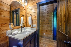 淋浴设施、吹风机、毛巾