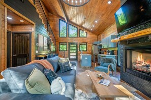 电视、壁炉、书、办公室