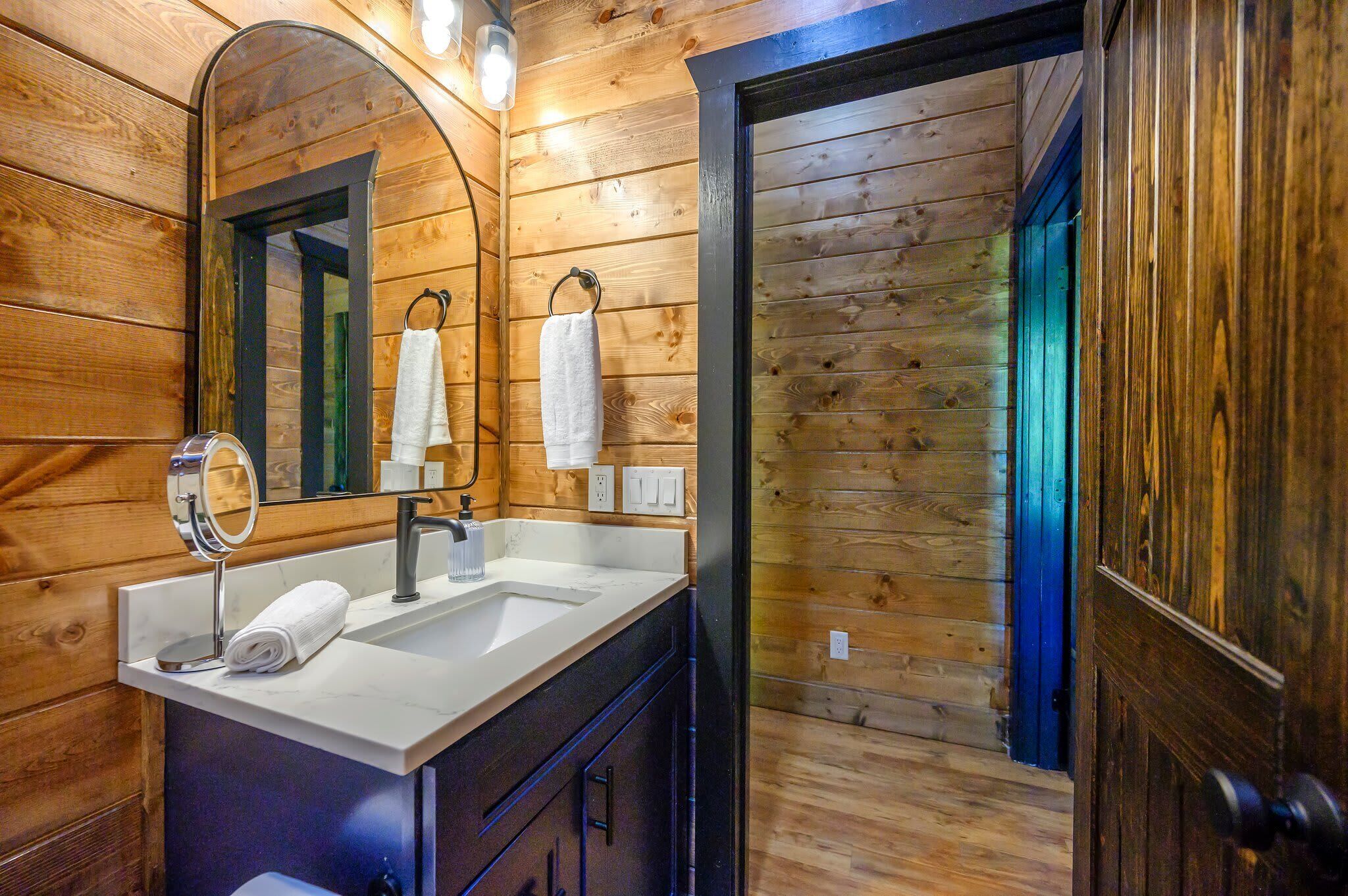 淋浴设施、吹风机、毛巾