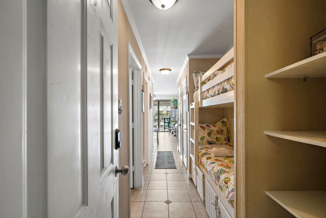 1 slaapkamer, een strijkplank/strijkijzer, reisbedje, gratis wifi