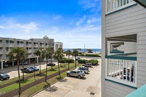 Property grounds - Cute condo on Seawall across from beach (Galveston)