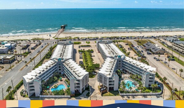 Exterior - Cute condo on Seawall across from beach (Galveston)