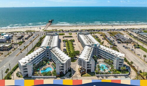 Cute condo on Seawall across from beach